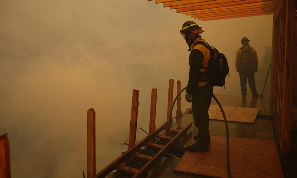 Σε επιφυλακή ο στρατός για την αντιμετώπιση των πυρκαγιών στο Λος Άντζελες